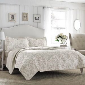 Laura Ashley Gray Amberley Quilt Set (Full/Queen) - NWT